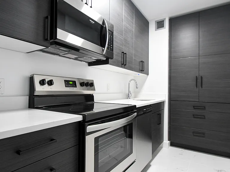 2160 Matthews Ave #7W — Photo 3