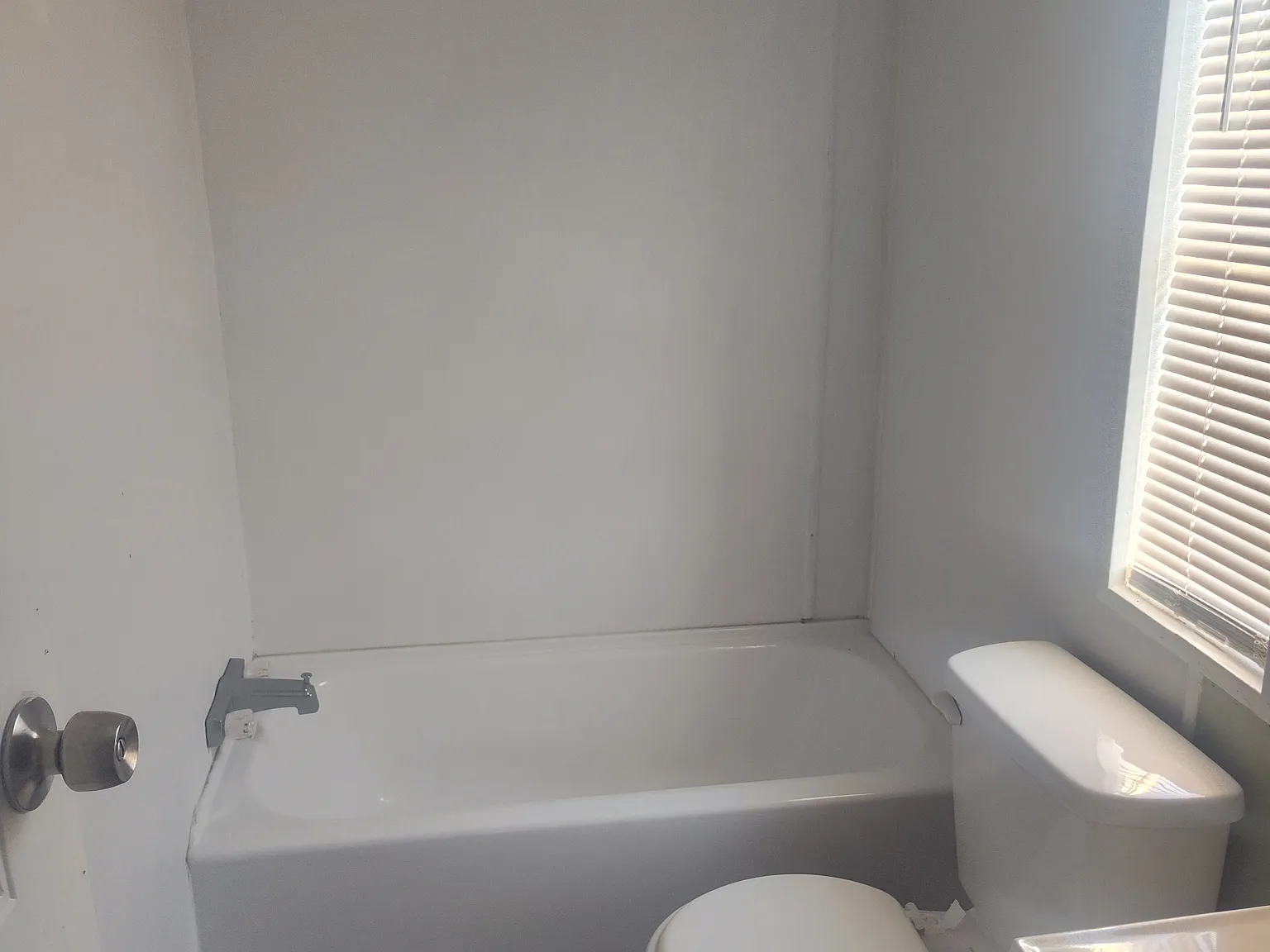 3 bed, 1216 sqft, $1,100 — Photo 3