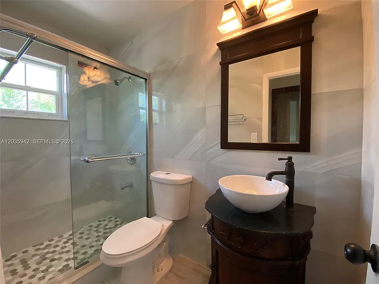 490 Bonaventure Blvd — Photo 16