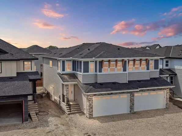 439 NE Kinniburgh Loop, Chestermere, AB T1X 0T9