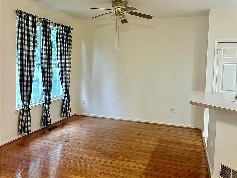 4312 Creek Rd — Photo 13