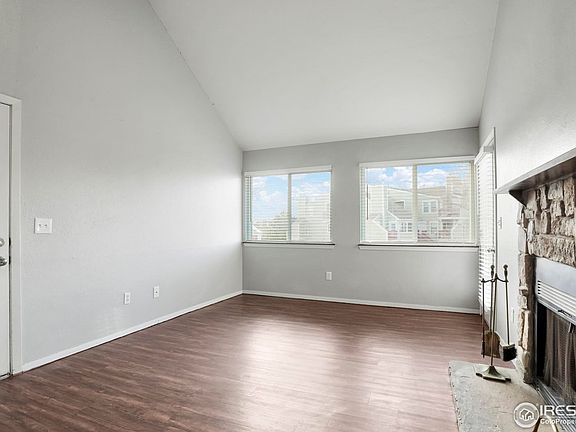 4th image of 972 S Dearborn Way #9