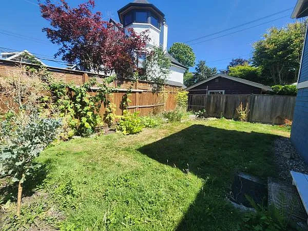 967 E 14th Ave — Photo 8