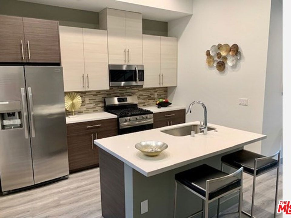 1st image of 4027 Grand View Blvd #21