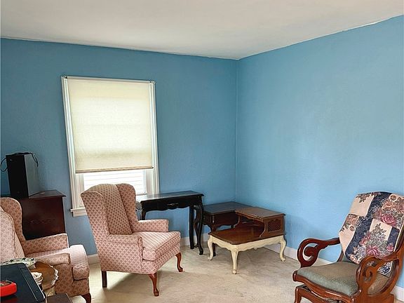 3rd image of 223 Harding Rd
