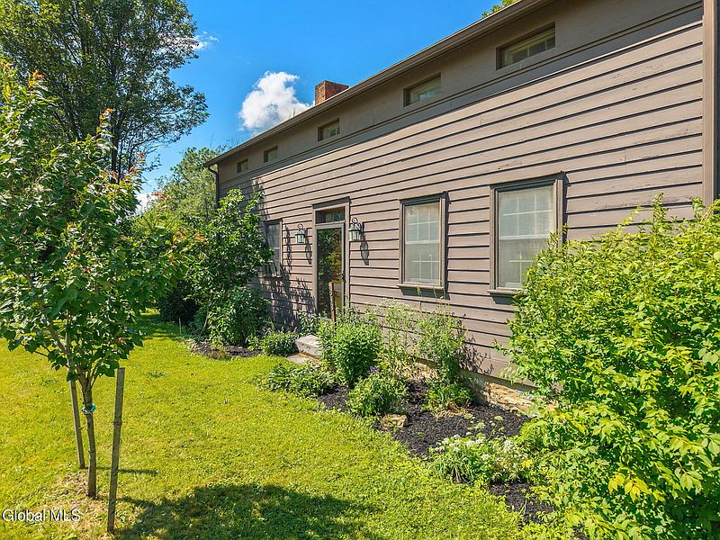 3rd image of 843 Hickory Hill Road