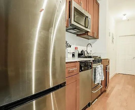 5th image of 163 Stanton St APT 10