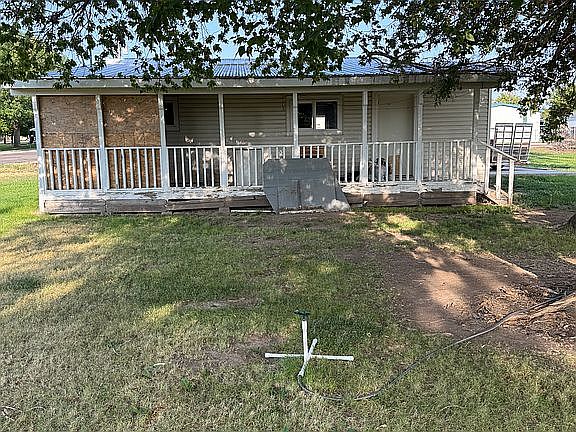 4th image of 608 1st St E