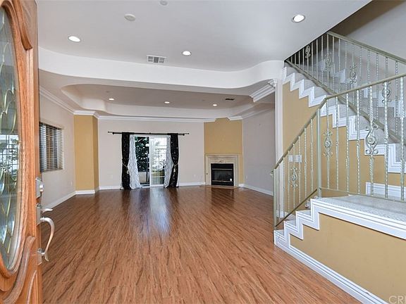 3rd image of 1613 Grismer Ave APT 103