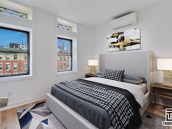 4th image of 924 Saint Marks Ave #5R