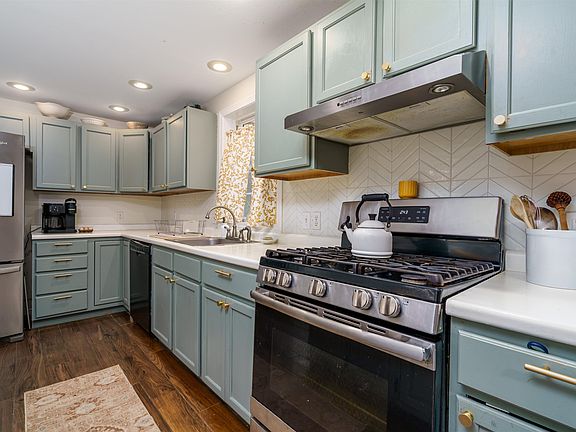 3rd image of 37 Tamarack Road