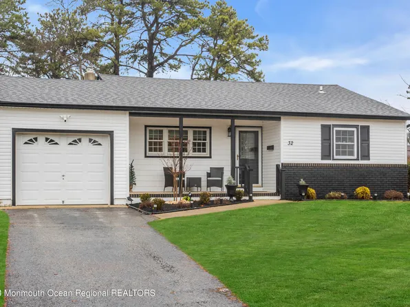 32 Hamilton Court, Toms River, NJ 08757