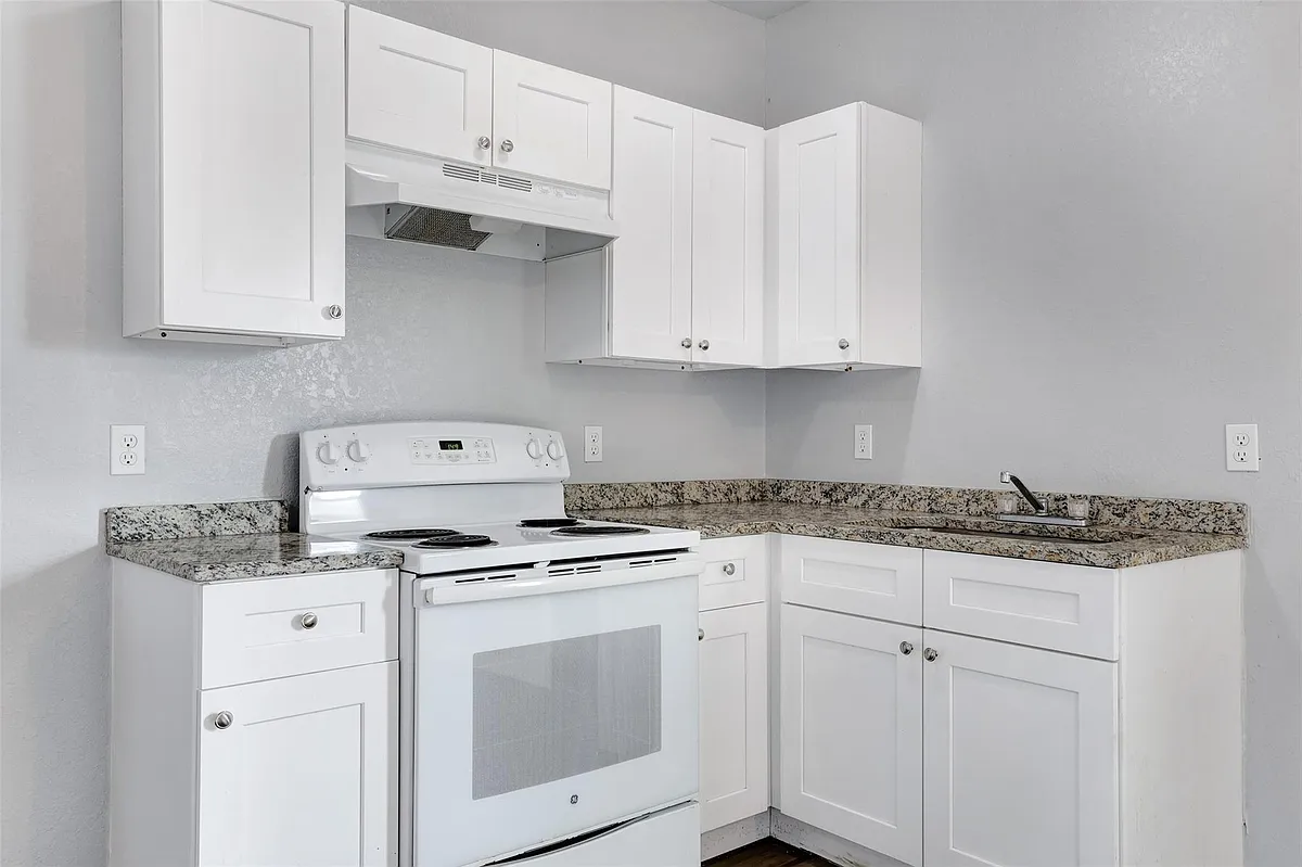 Building Photo - 438 S San Joaquin Ave #1