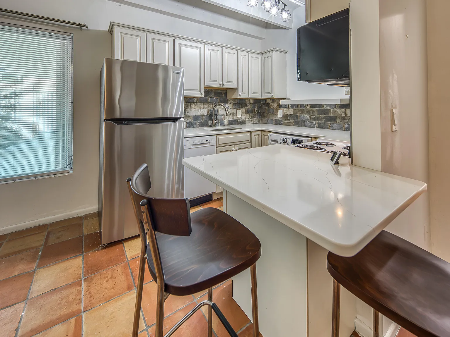 1 bed, 1.0 bath, 681 sqft, $1,650 — Photo 4