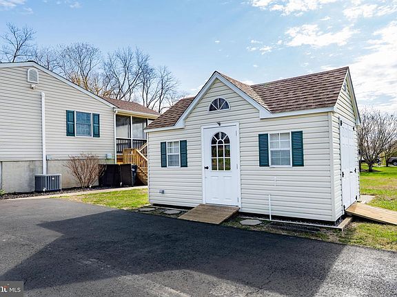 4th image of 7 Weed Ln