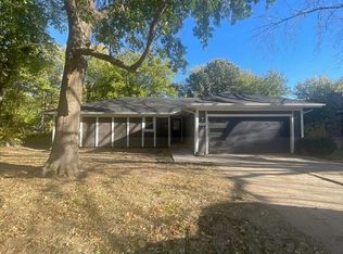 1104 SE 2nd Ter, Lees Summit, MO 64063