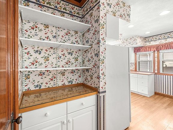 5th image of 132 West St