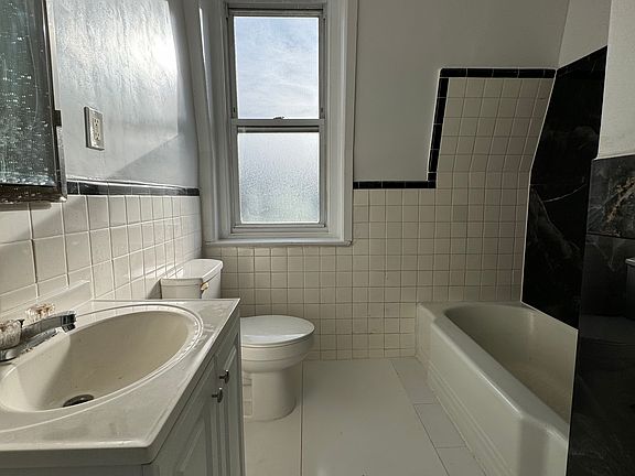 4th image of 429 S 51st St Floor 3