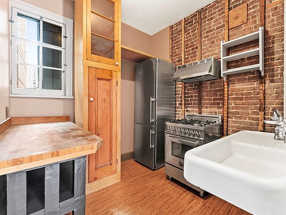 4th image of 143 E 13th St #2