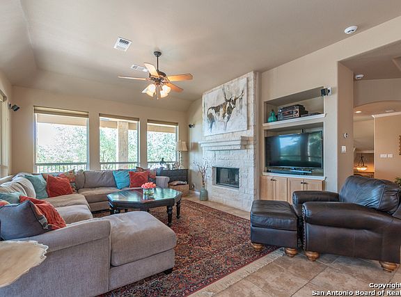 2nd image of 2943 Colleen Dr