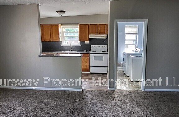 3rd image of 1007 Fairview Rd #D