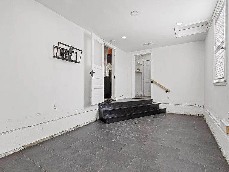 82 Vaughn Dr — Photo 12