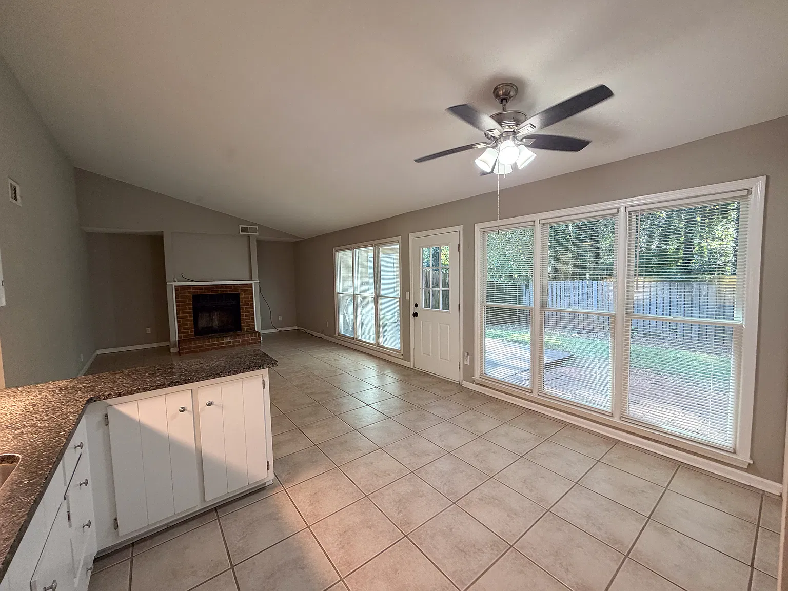 2 bed, 1100 sqft, $1,749 — Photo 2