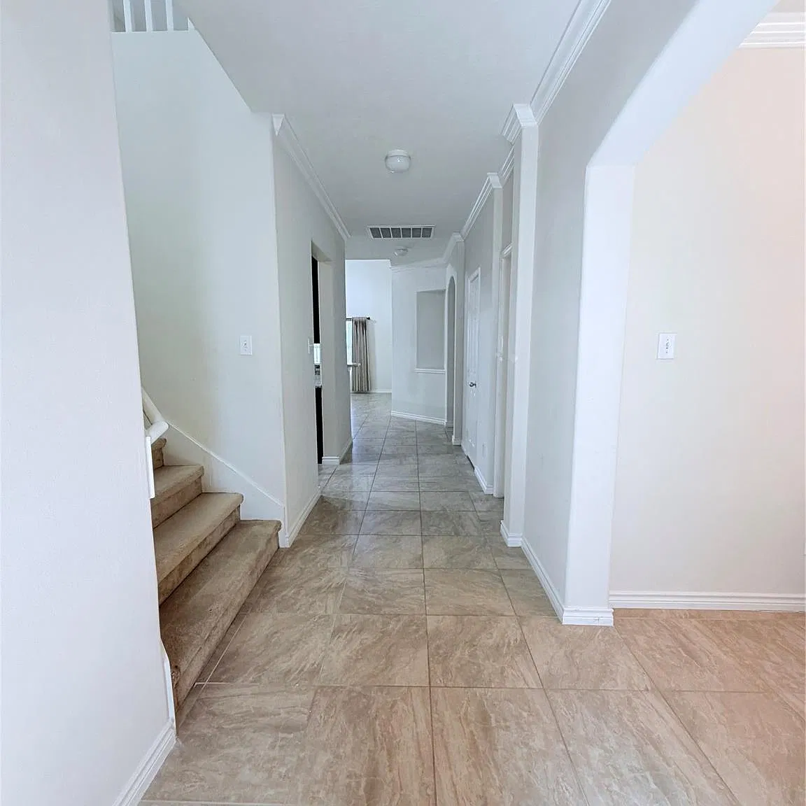 4 bed, 2.5 bath, 2506 sqft, $2,450 — Photo 3