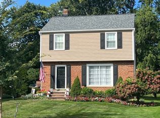 1572 Crestwood Rd, Mayfield Heights, OH 44124