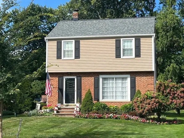 1572 Crestwood Rd, Mayfield Heights, OH 44124