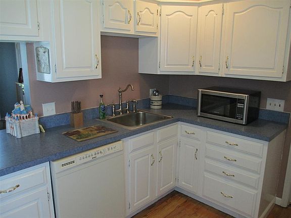 5th image of 25 Russell Dr