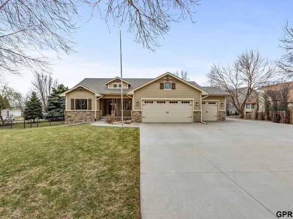 21729 Ridge Cir, Elkhorn, NE 68022
