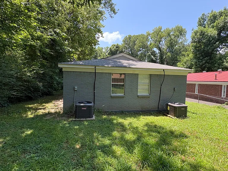 344 Flynn Rd — Photo 6