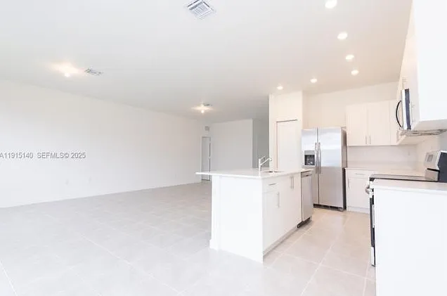 2636 NW 8th Ct — Photo 3