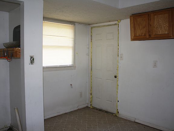 3rd image of 5049 W Legrande Ave