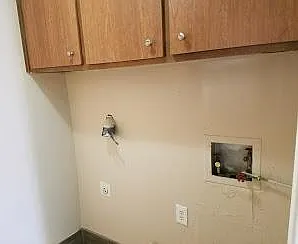 711 Royal Crest Dr — Photo 9