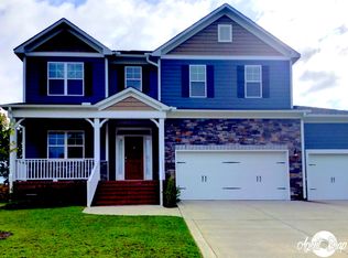 1320 Masterpiece Dr, Hope Mills, NC 28348