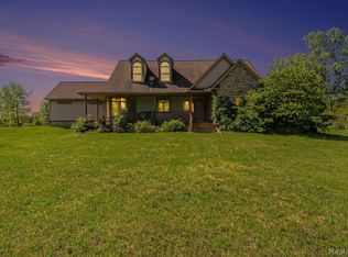 2049 W Ray Rd, Fenton, MI 48430