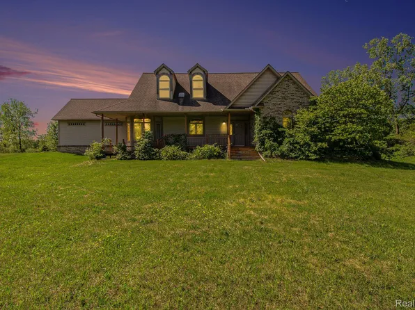 2049 W Ray Rd, Fenton, MI 48430