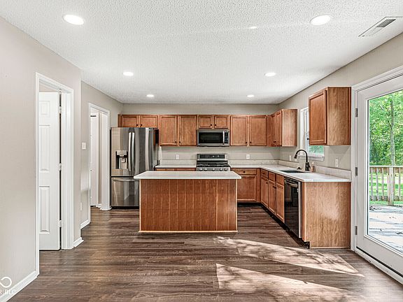 4th image of 264 Creekside Cir