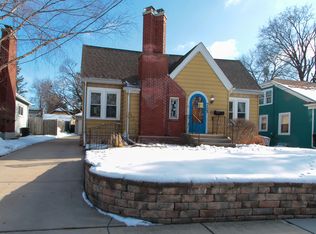 725 N Grove Ave, Elgin, IL 60120