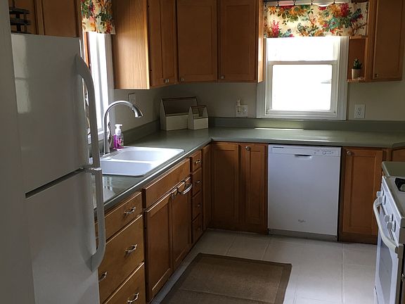 3rd image of 4226 40th St SW