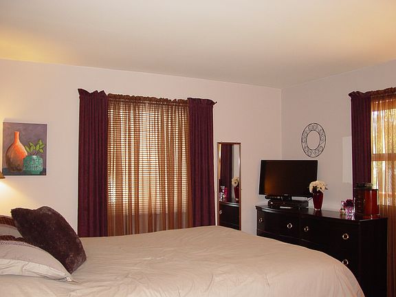 3rd image of 7636 N Chester Ave