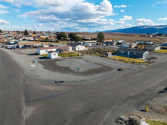 4th image of 602 Edgewater Way SW