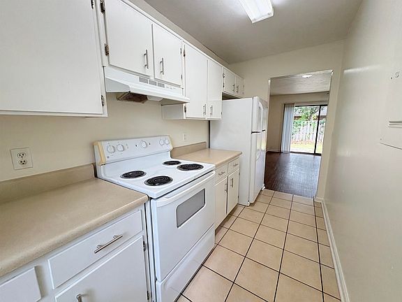 5th image of 196 Locke St APT B