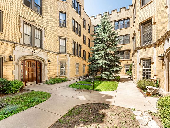 2nd image of 6440 N Leavitt St #1N