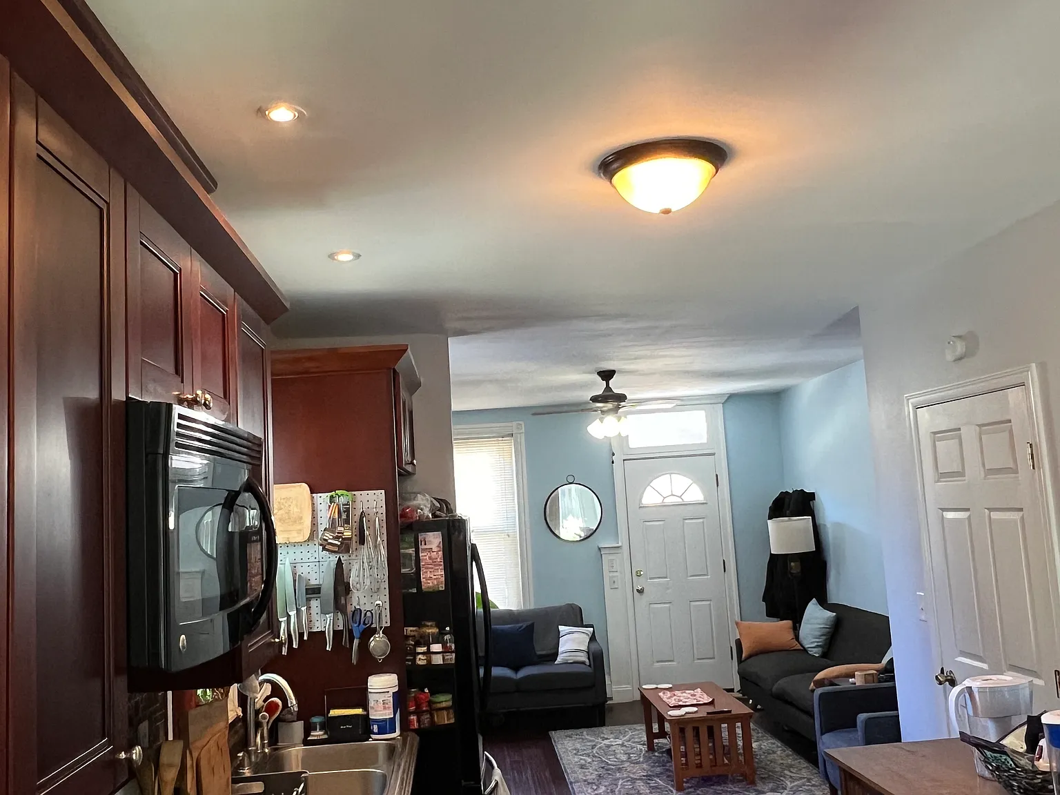 3 bed, 1.5 bath, 1200 sqft, $2,300 — Photo 2