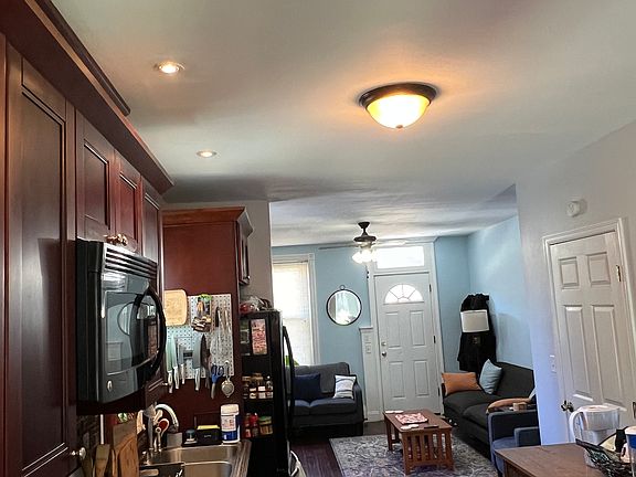 2nd image of 422 Gold St