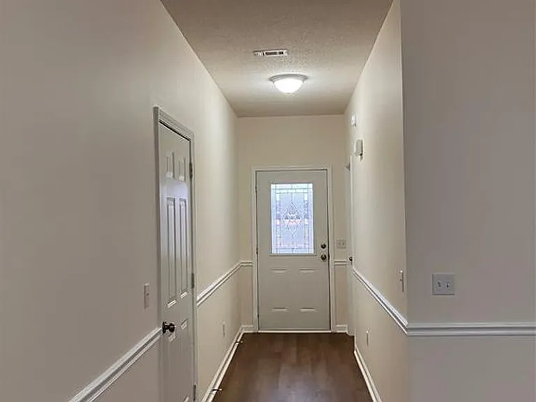209 Camden Dr — Photo 2