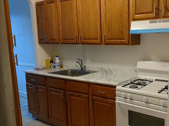 2nd image of 3420 Kings Hwy #1